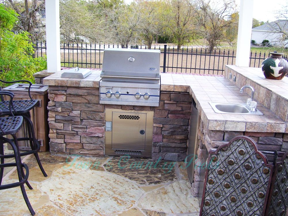 OUTDOOR KITCHENS